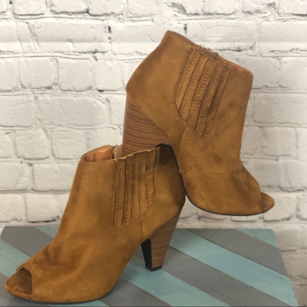 Sold—-Suede 7.5 peep-toe ankle boot - Picture 3 of 4